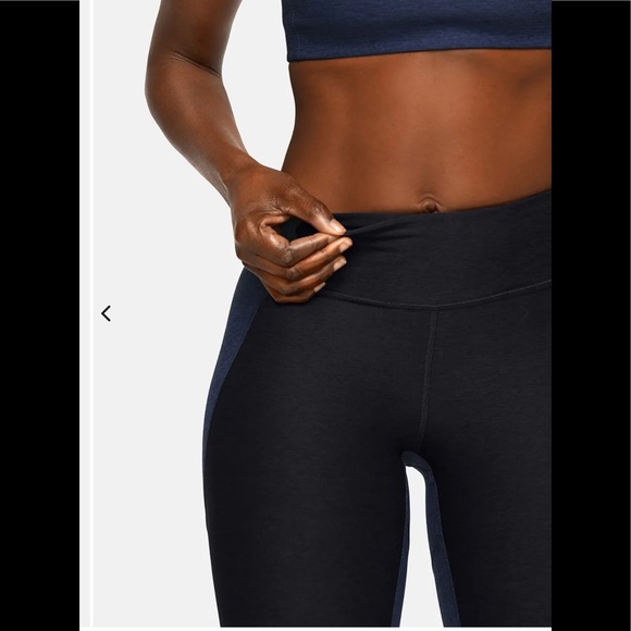 Outdoor Voices Warmup Legging
Engineered to sculpt,Textured Compression fabric - Picture 6 of 7